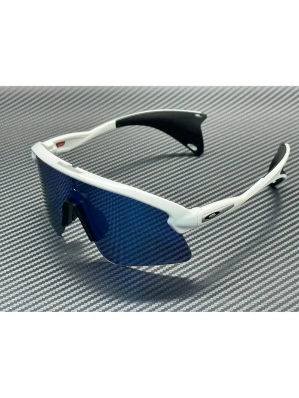 New Oakley Men Matte White Sunglasses 61-21-137
